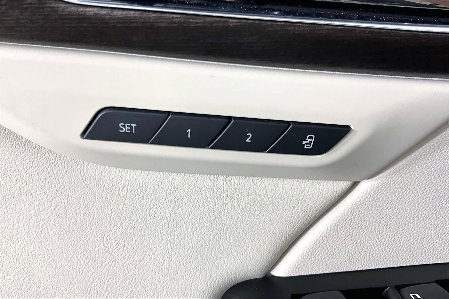 Used 2023 Buick Envision Avenir FWD image 35
