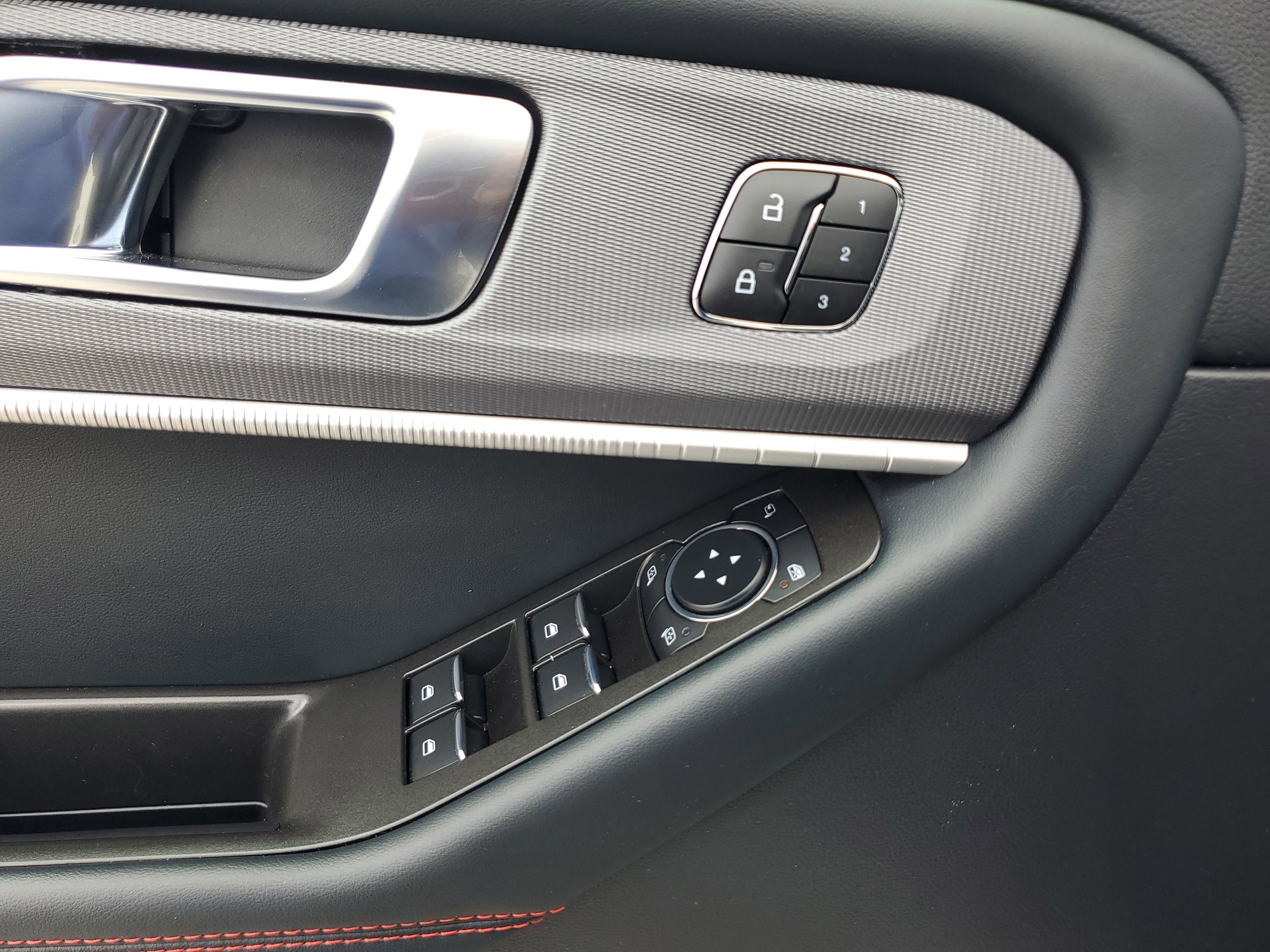 Used 2025 Ford Explorer ST-Line w/ Premium Package image 28