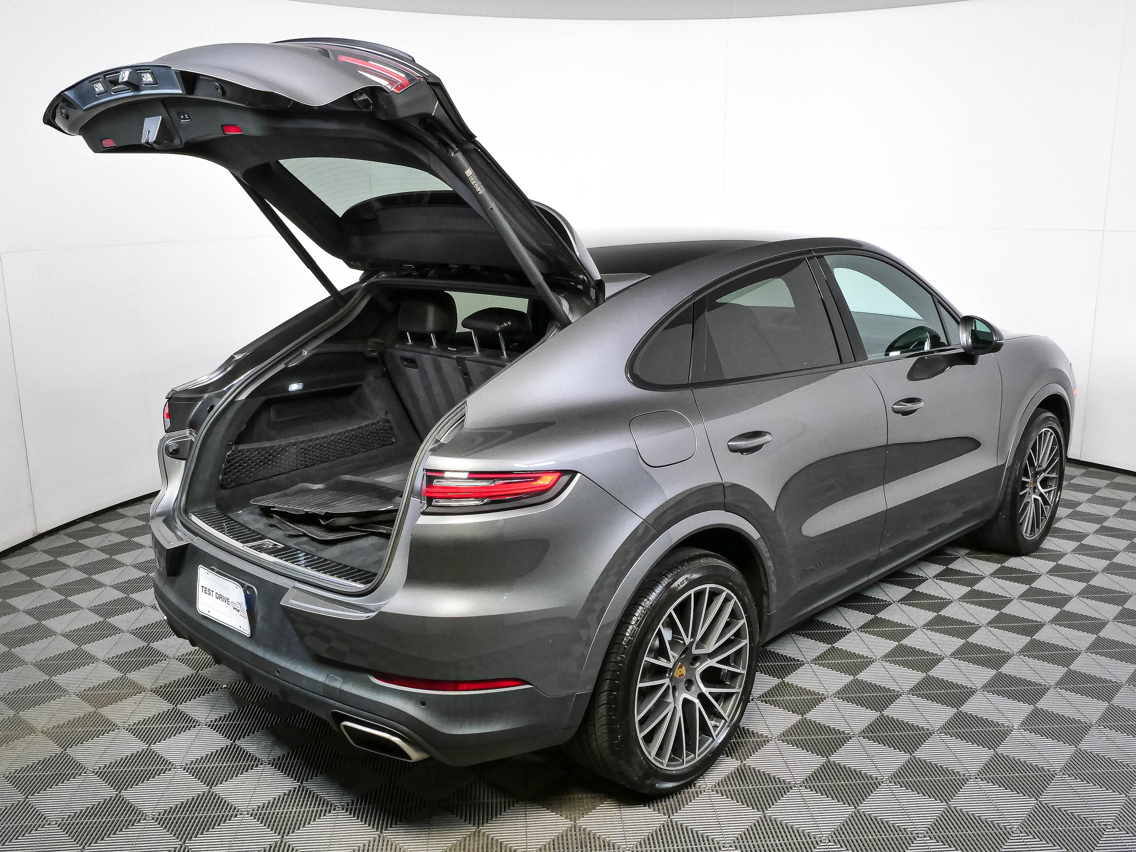 Certified 2022 Porsche Cayenne Coupe AWD/4WD image 31