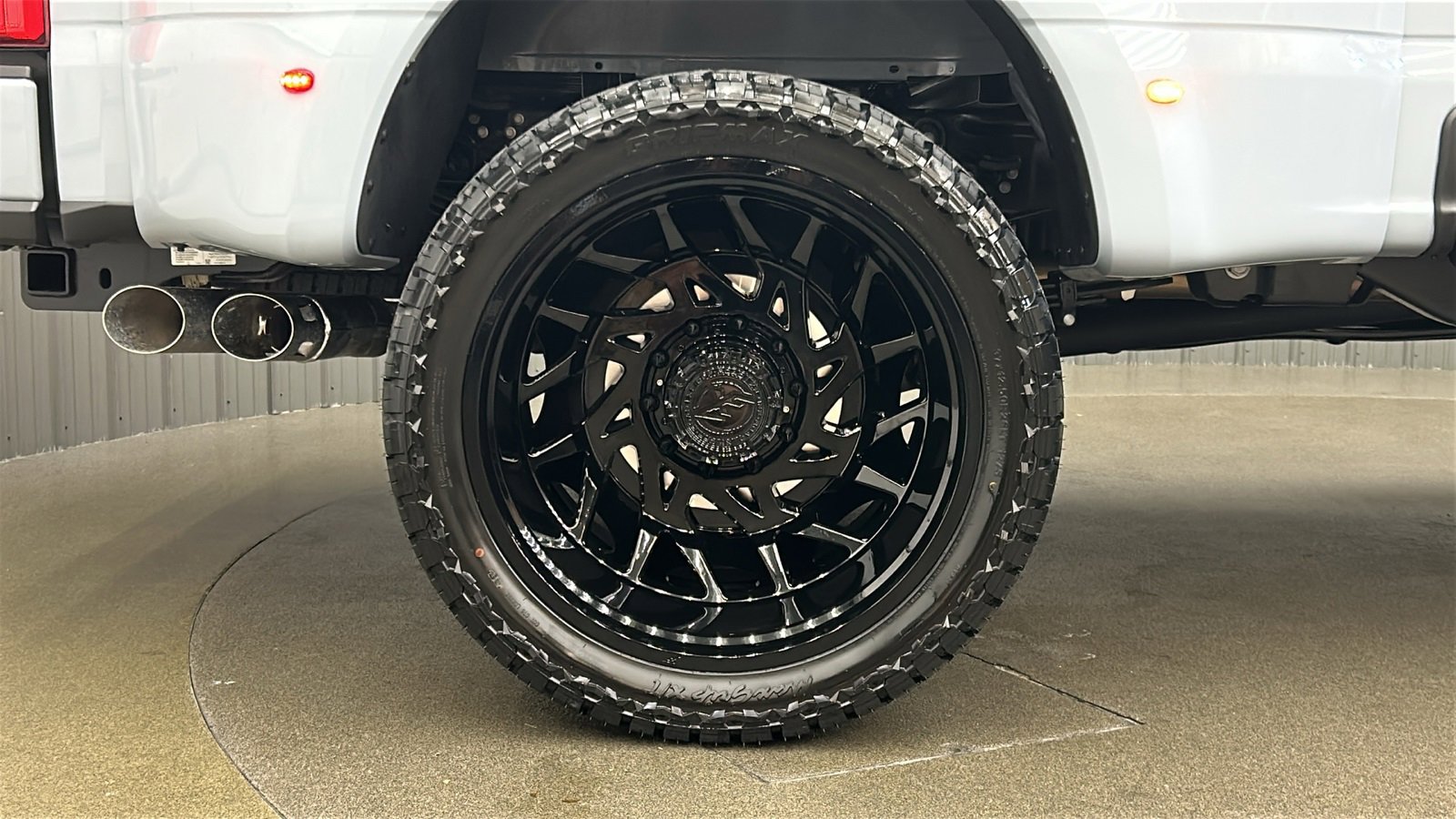 Used 2025 Ford F450 Platinum w/ FX4 Off-Road Package image 11