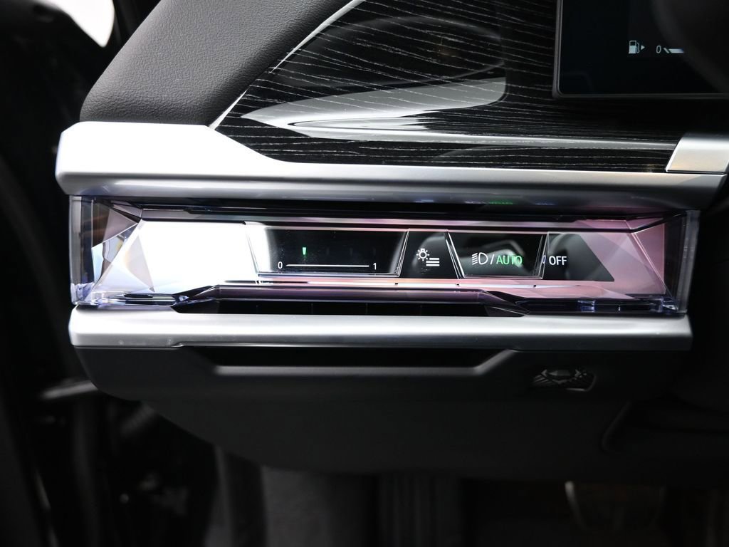 Used 2025 BMW 740i image 11