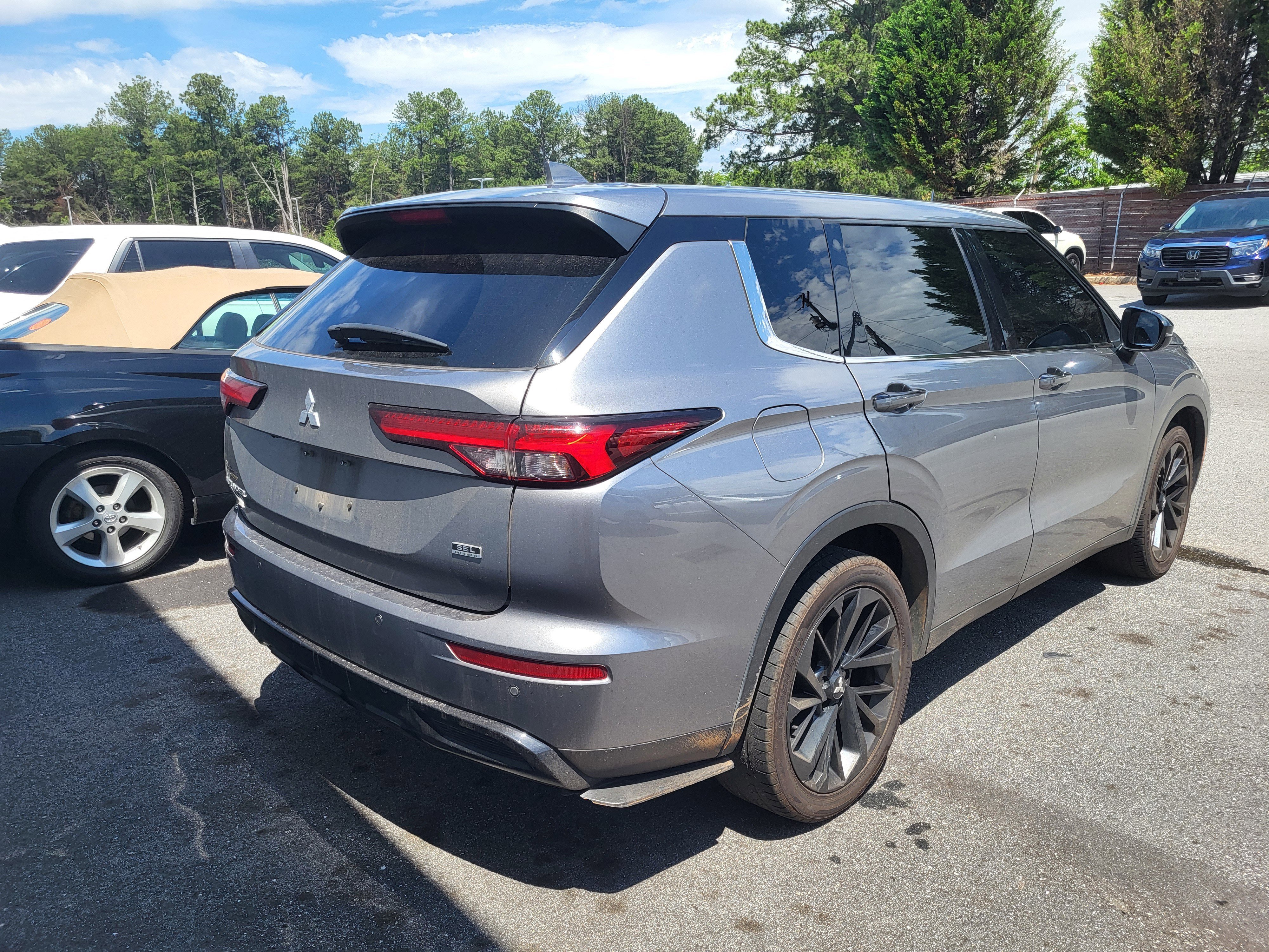Used 2022 Mitsubishi Outlander SE AWD/4WD image 4