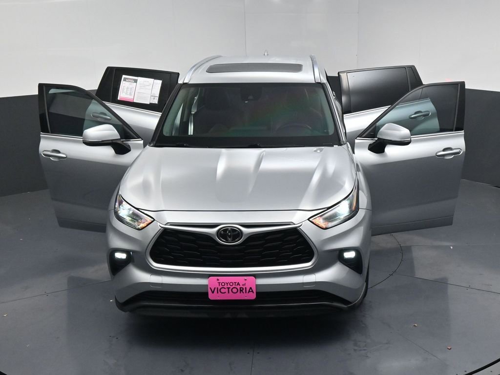 Used 2021 Toyota Highlander XLE image 28
