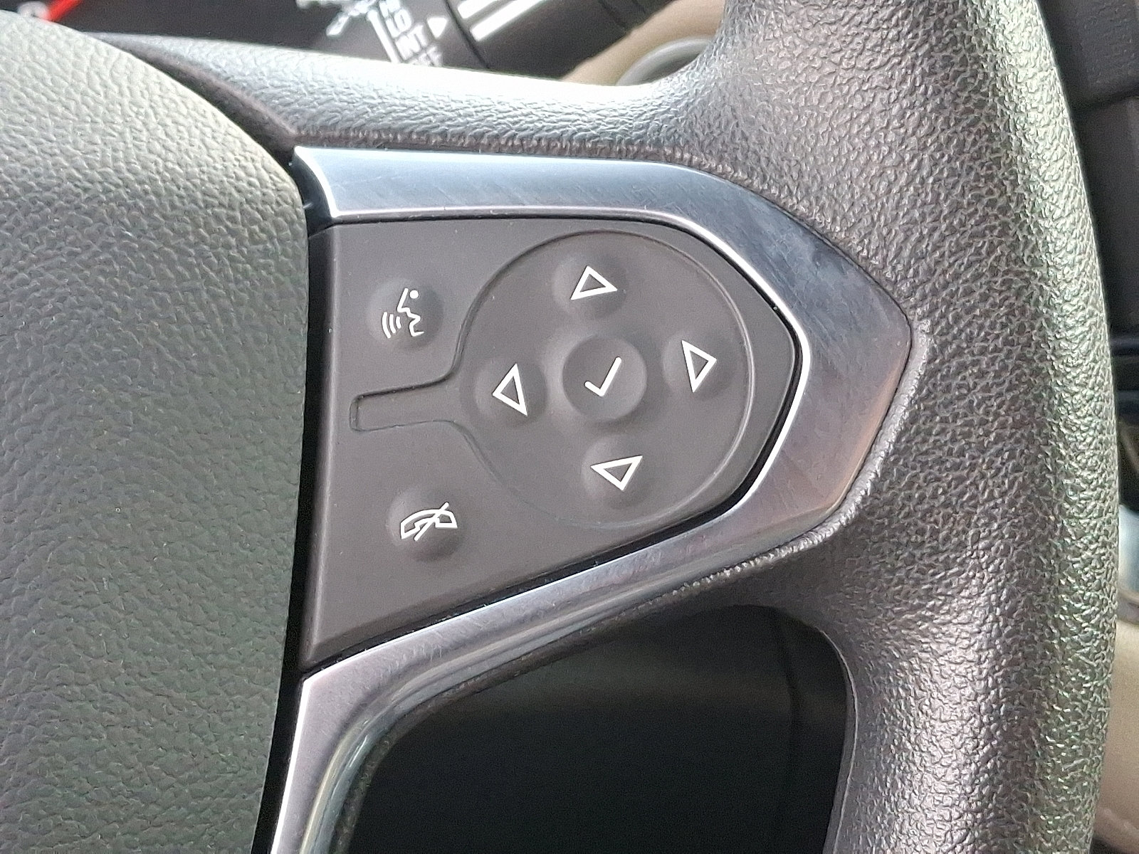 Certified 2023 Chevrolet Traverse LS image 23