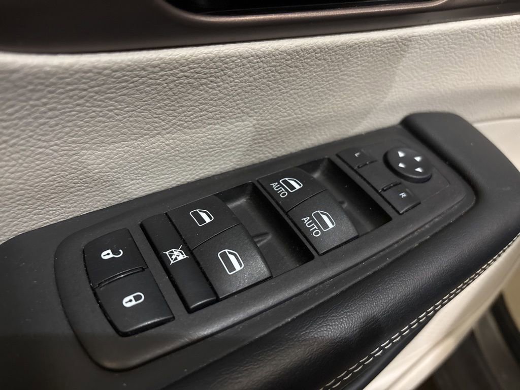 Used 2023 Chrysler Voyager LX image 18