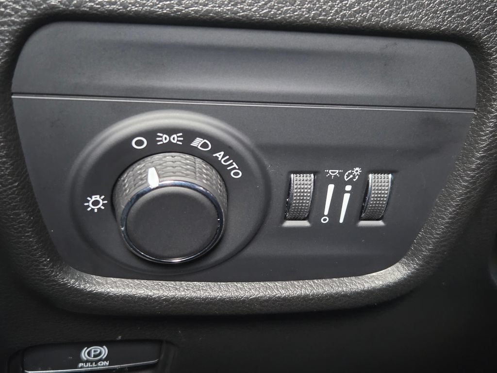Certified 2022 Jeep Grand Cherokee Altitude AWD/4WD image 11