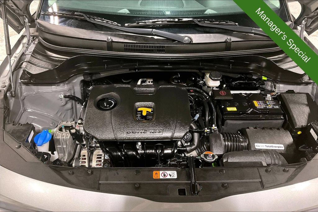 Used 2025 Kia Soul LX w/ LX Technology Package FWD image 11