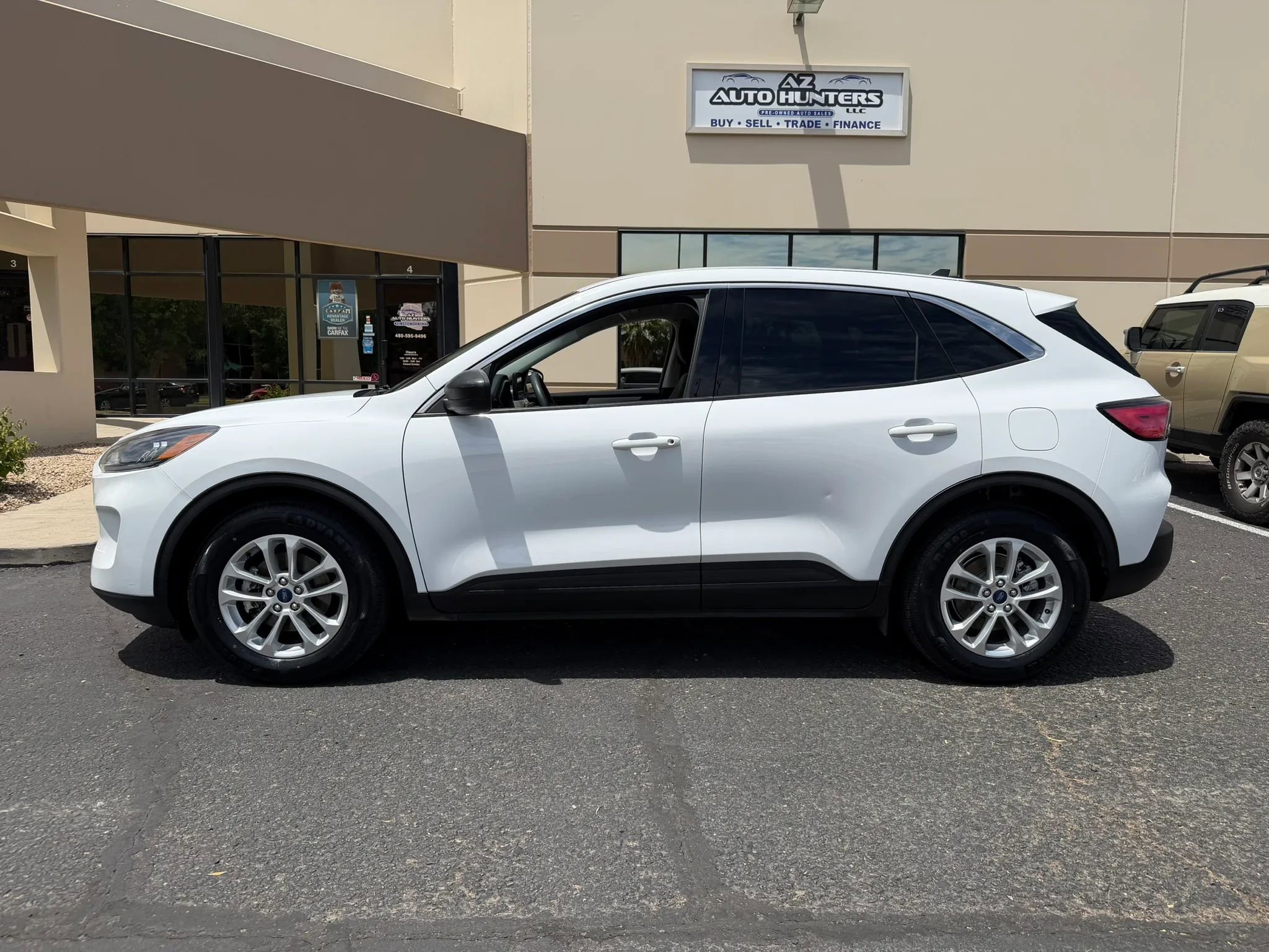 Used 2022 Ford Escape SE FWD image 2