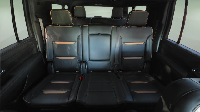 Used 2022 GMC Yukon XL AT4 w/ Technology Package AWD/4WD image 32