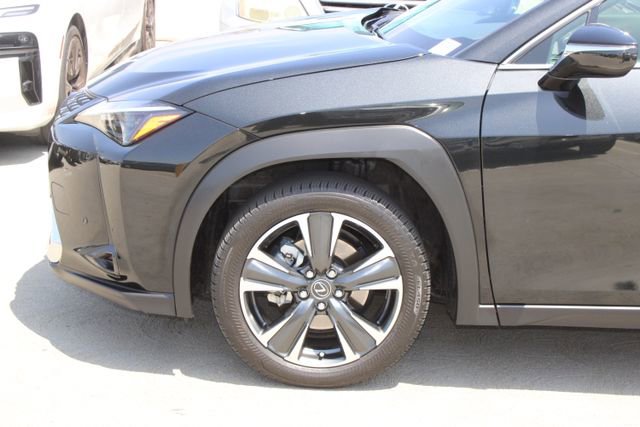 Certified 2023 Lexus UX 250h FWD w/ Accessory Package (Z2) image 4