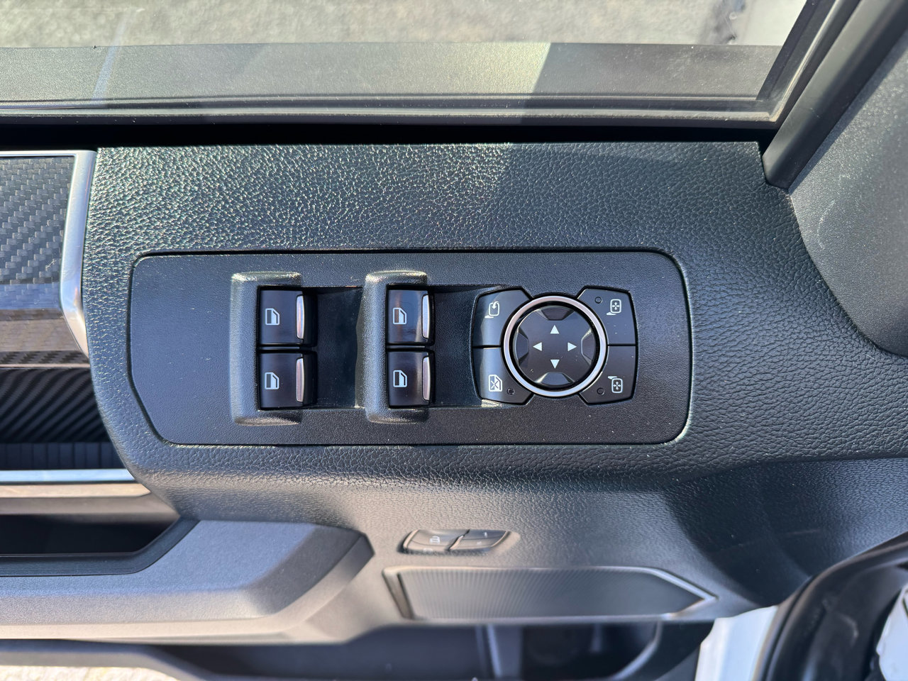 Used 2017 Ford F150 Raptor w/ Equipment Group 802A Luxury image 17