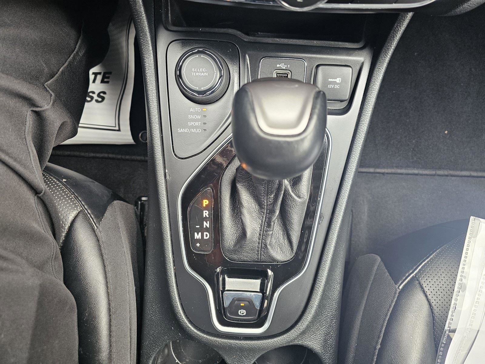 Used 2023 Jeep Cherokee Altitude Lux image 25