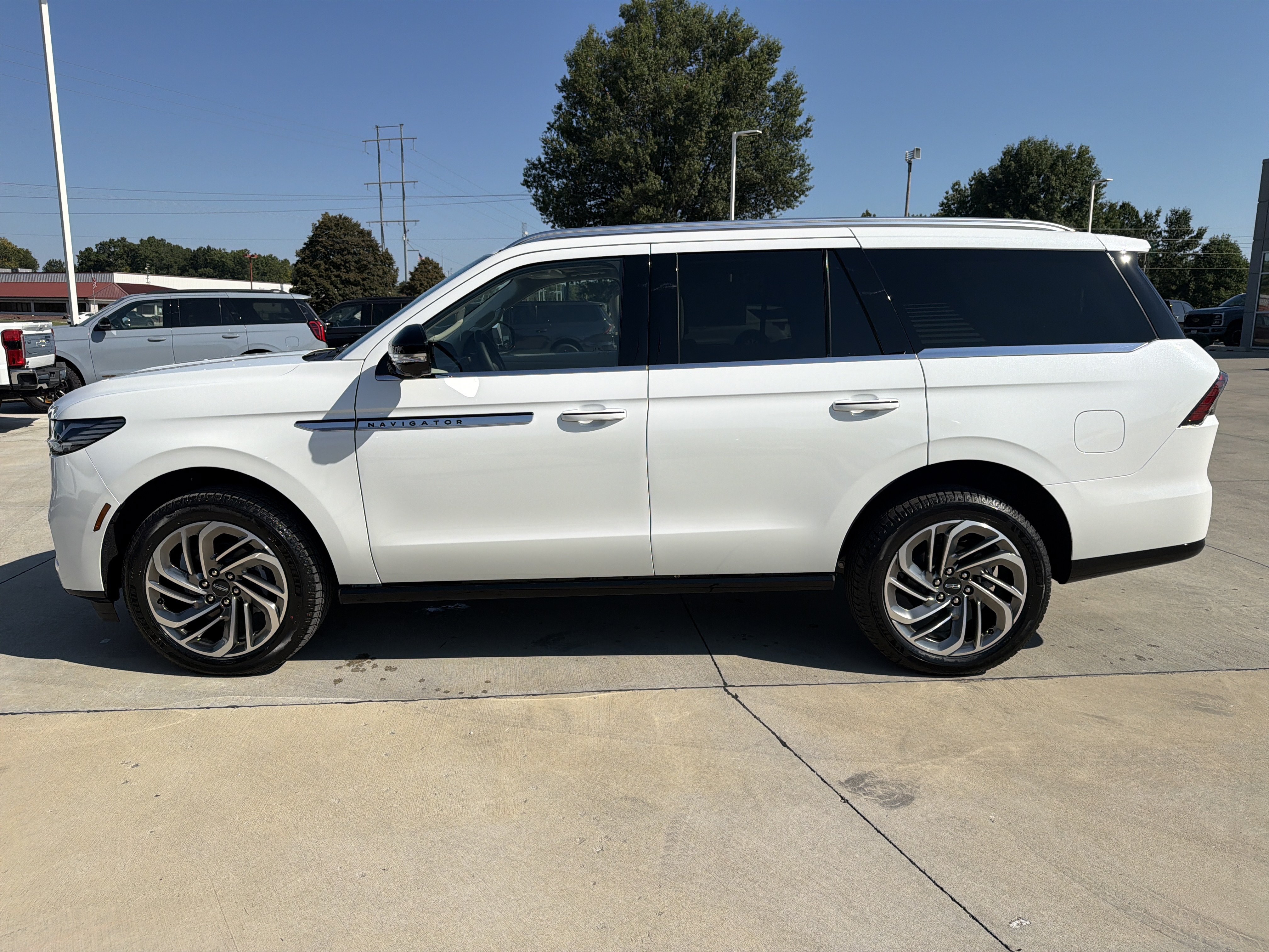 New 2027 Lincoln Navigator Reserve AWD/4WD image 4