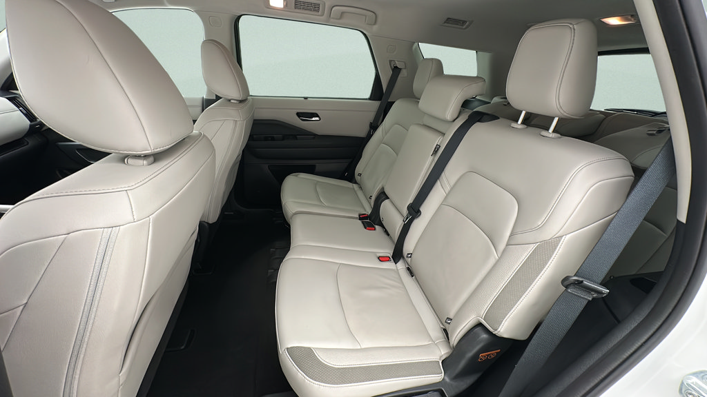Used 2024 Nissan Pathfinder SL AWD/4WD image 10