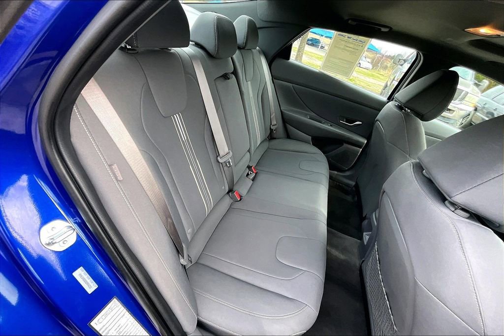 Used 2025 Hyundai Elantra SEL image 23