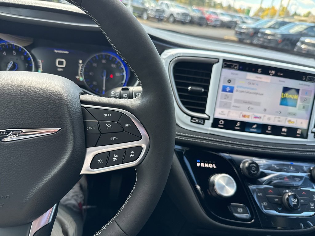 New 2026 Chrysler Pacifica Select image 29