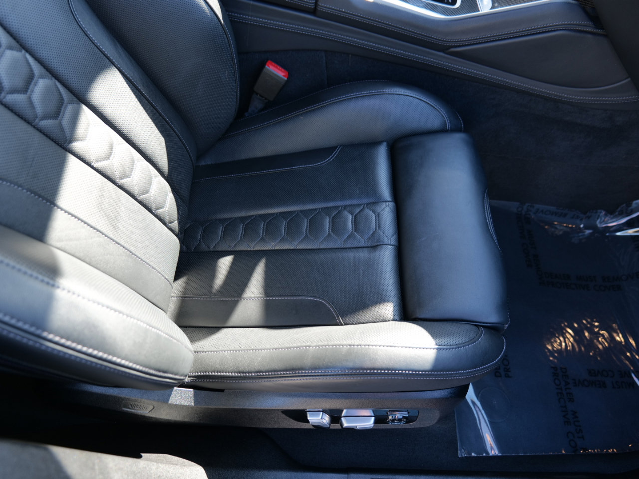 Used 2023 BMW X6 M Competition w/ Competition Package image 38