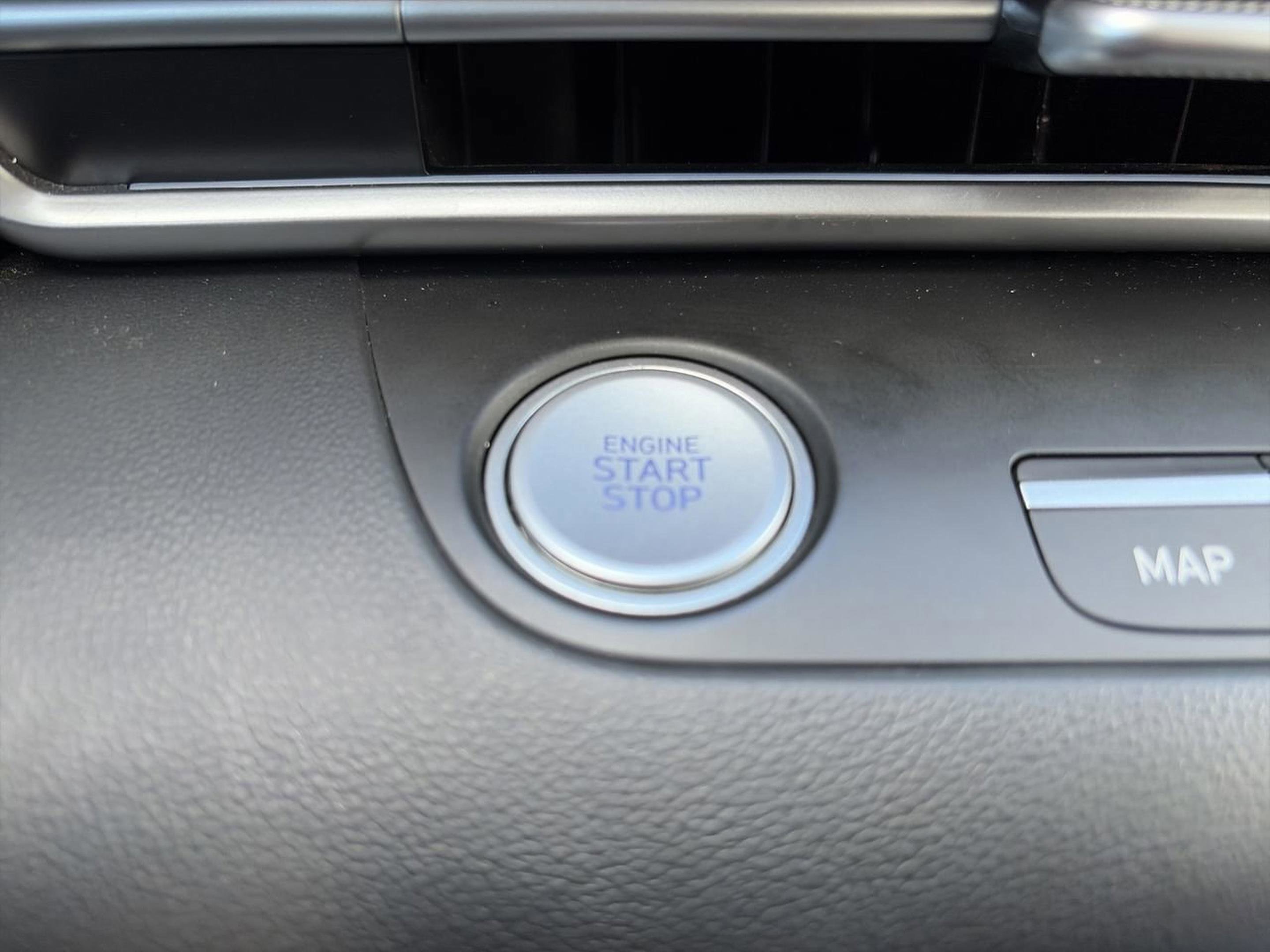 Used 2024 Hyundai Elantra SEL image 31