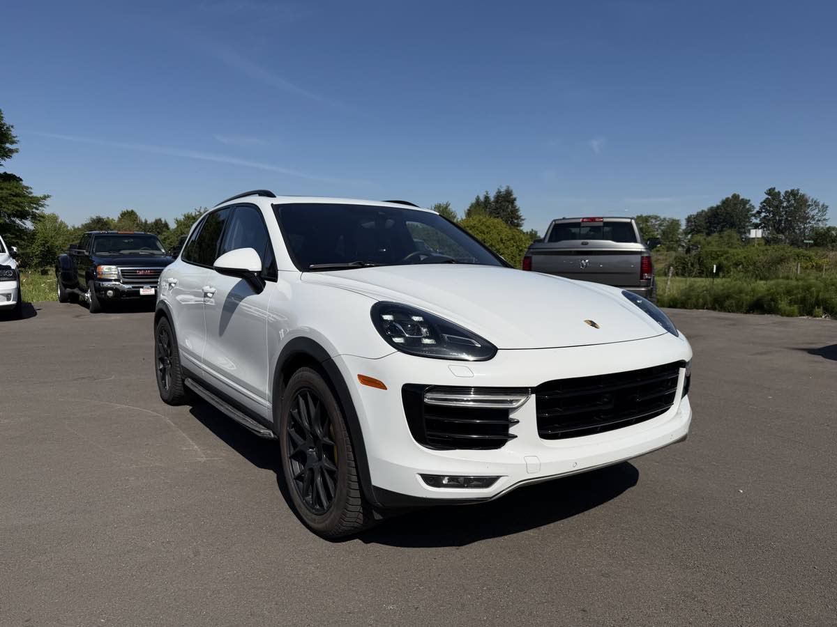 Used 2016 Porsche Cayenne Turbo AWD/4WD image 2