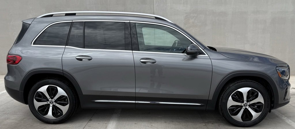 Used 2024 Mercedes-Benz GLB 250 image 3