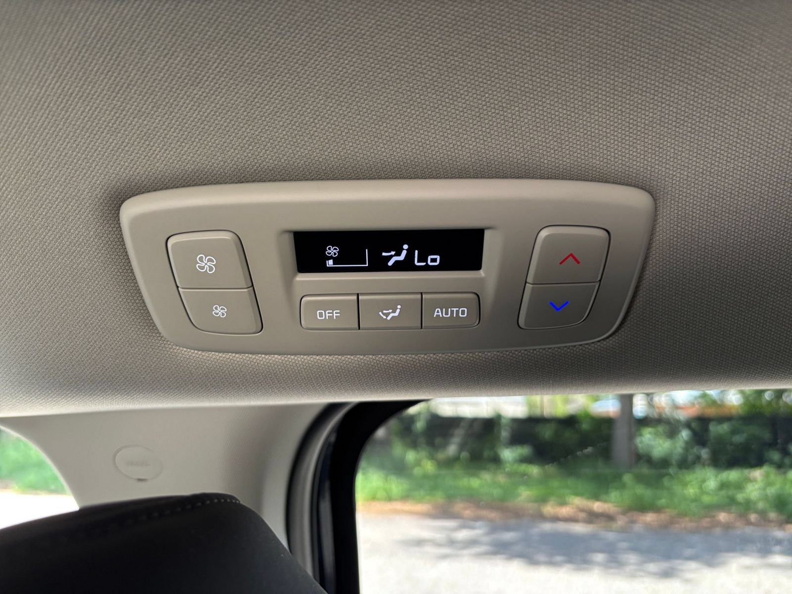 Used 2026 Kia Carnival FWD image 25