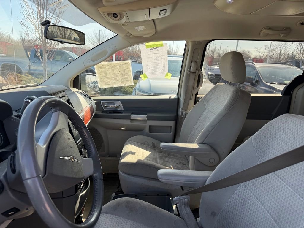 Used 2008 Chrysler Town & Country Touring FWD image 11