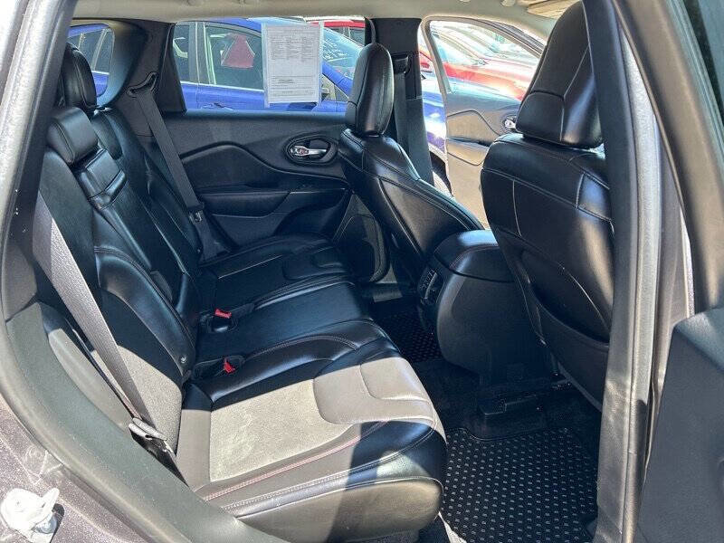 Used 2019 Jeep Cherokee Trailhawk w/ Comfort/Convenience Group image 17