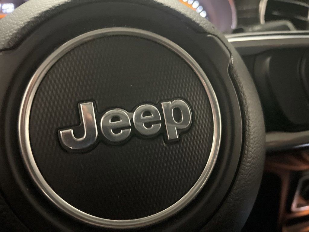 Used 2018 Jeep Wrangler Unlimited Sahara w/ Uconnect 4C Nav & Sound Group image 26