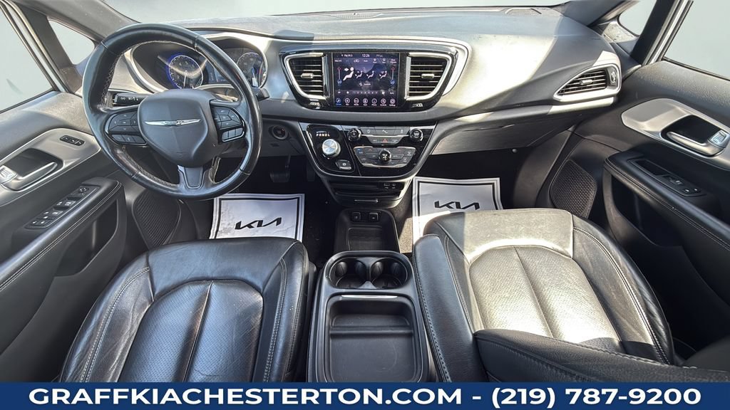 Used 2020 Chrysler Pacifica Touring-L w/ Premium Audio Group FWD image 38