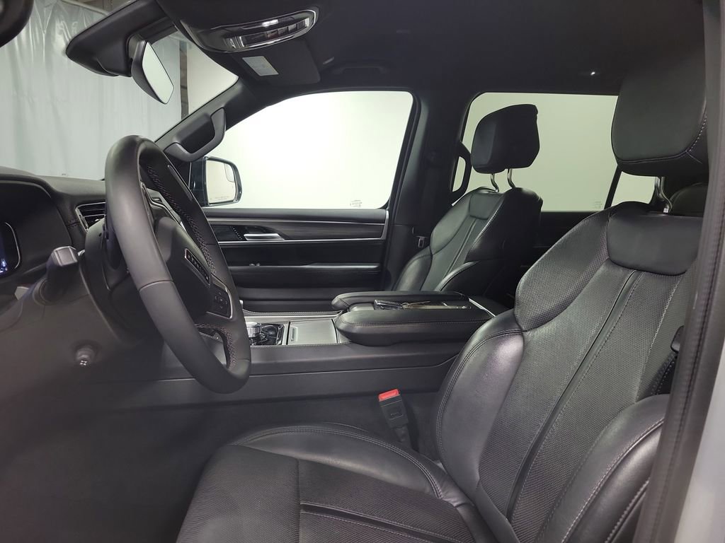 Used 2024 Jeep Wagoneer L Series II w/ Flexible Seating Group AWD/4WD image 12