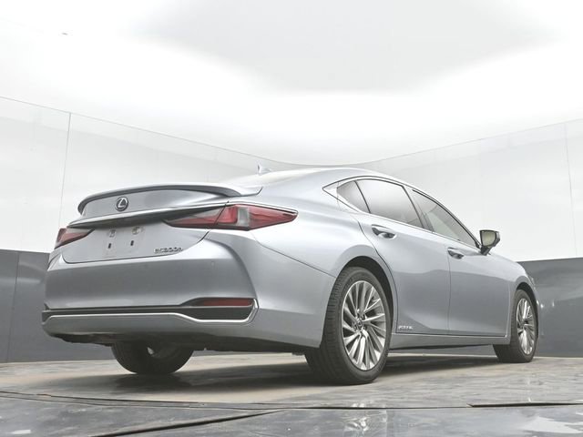 Used 2022 Lexus ES 300h Ultra Luxury w/ Accessory Package 2 FWD image 33