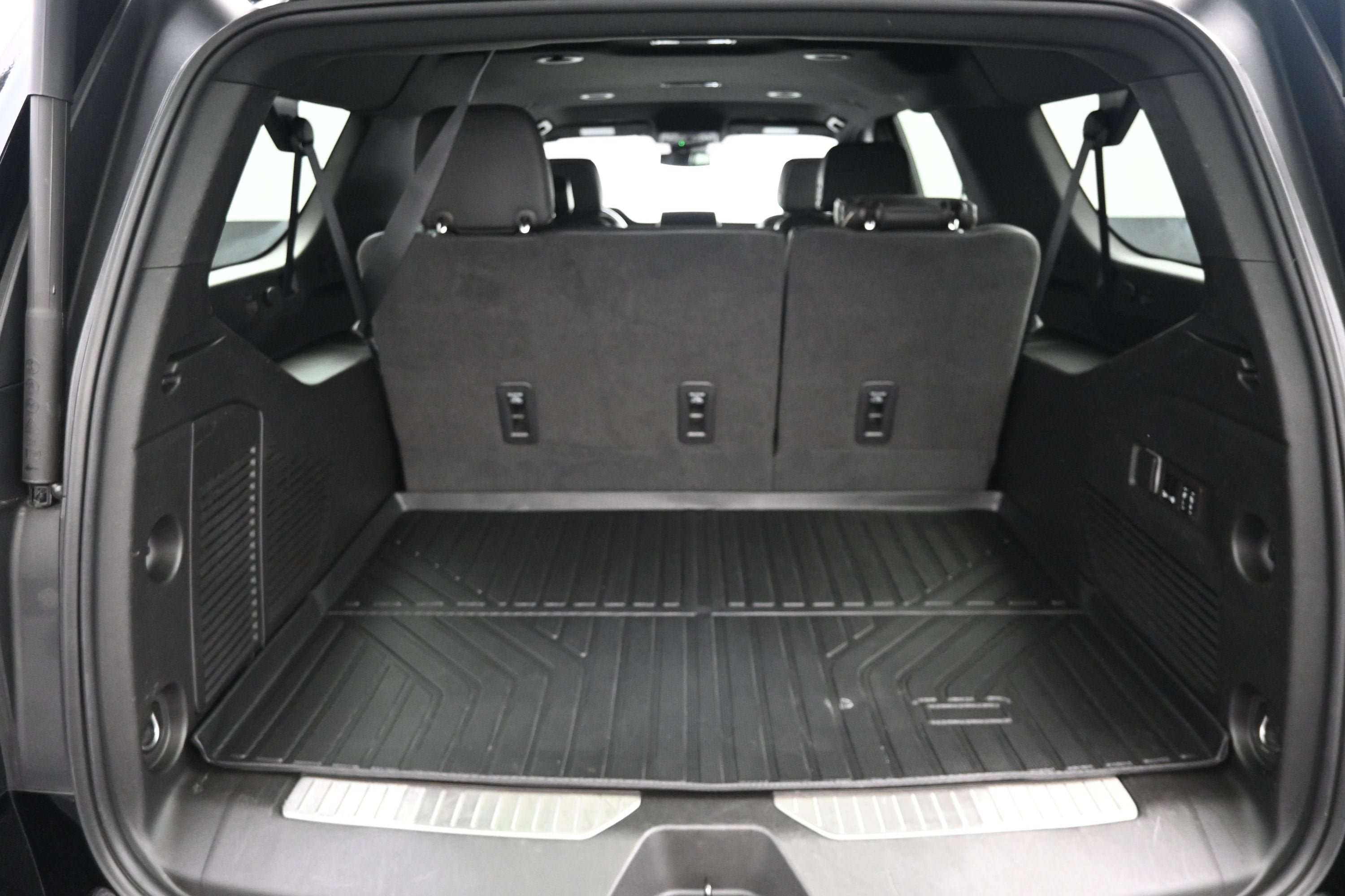 Used 2023 Chevrolet Suburban Premier AWD/4WD image 31