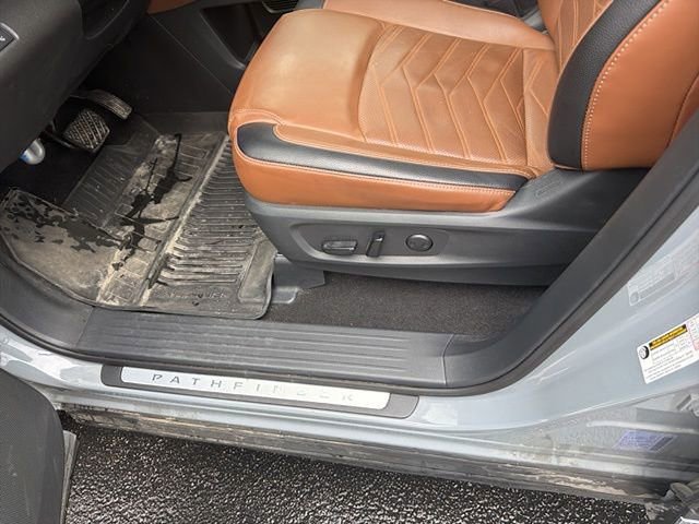 Used 2024 Nissan Pathfinder Platinum AWD/4WD image 8