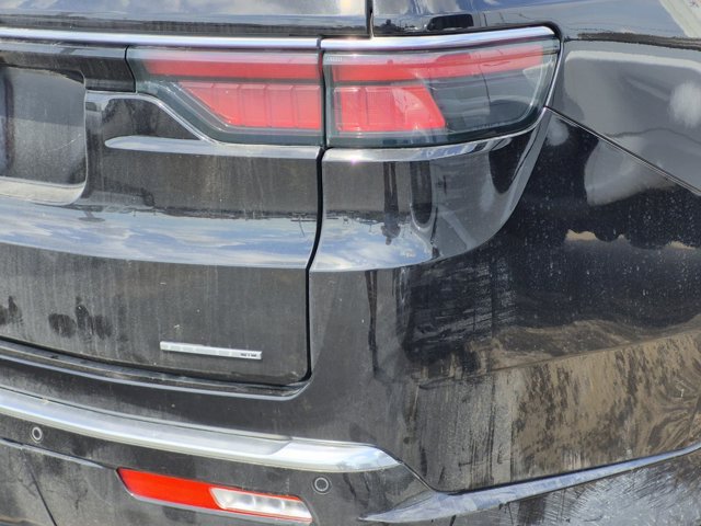 Used 2024 Jeep Wagoneer L Series II AWD/4WD image 10