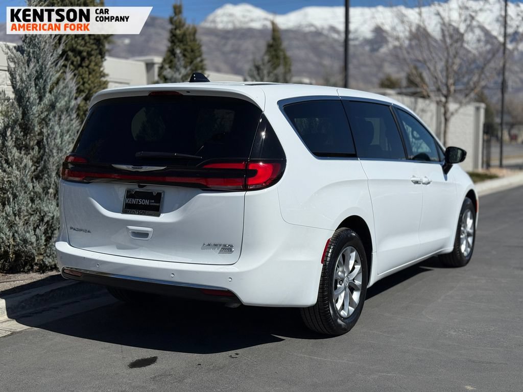 Used 2026 Chrysler Pacifica Limited AWD/4WD image 9