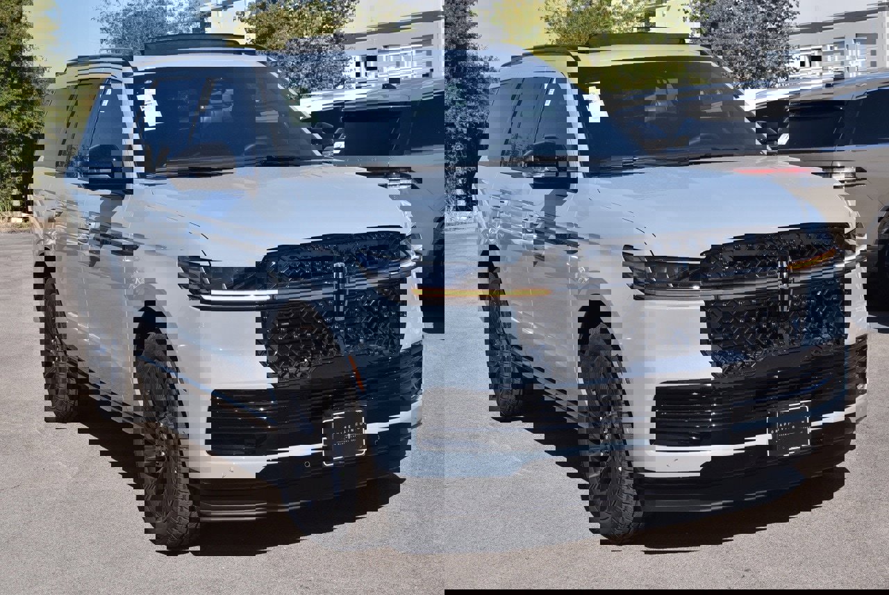 New 2025 Lincoln Navigator Reserve w/ Jet Appearance Package image 10