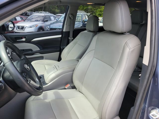 Used 2019 Toyota Highlander XLE image 21