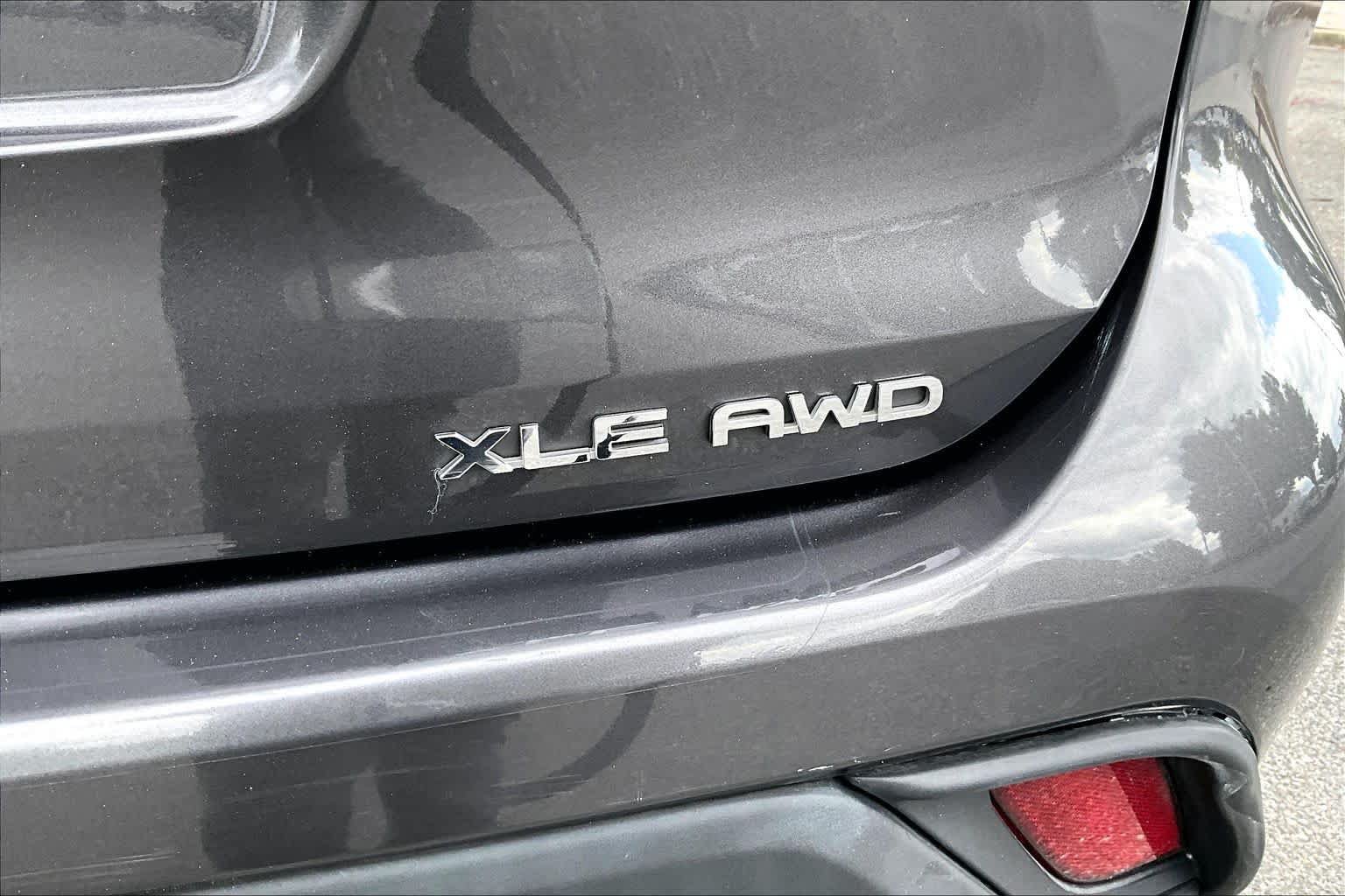 Used 2021 Toyota Highlander XLE AWD/4WD image 10