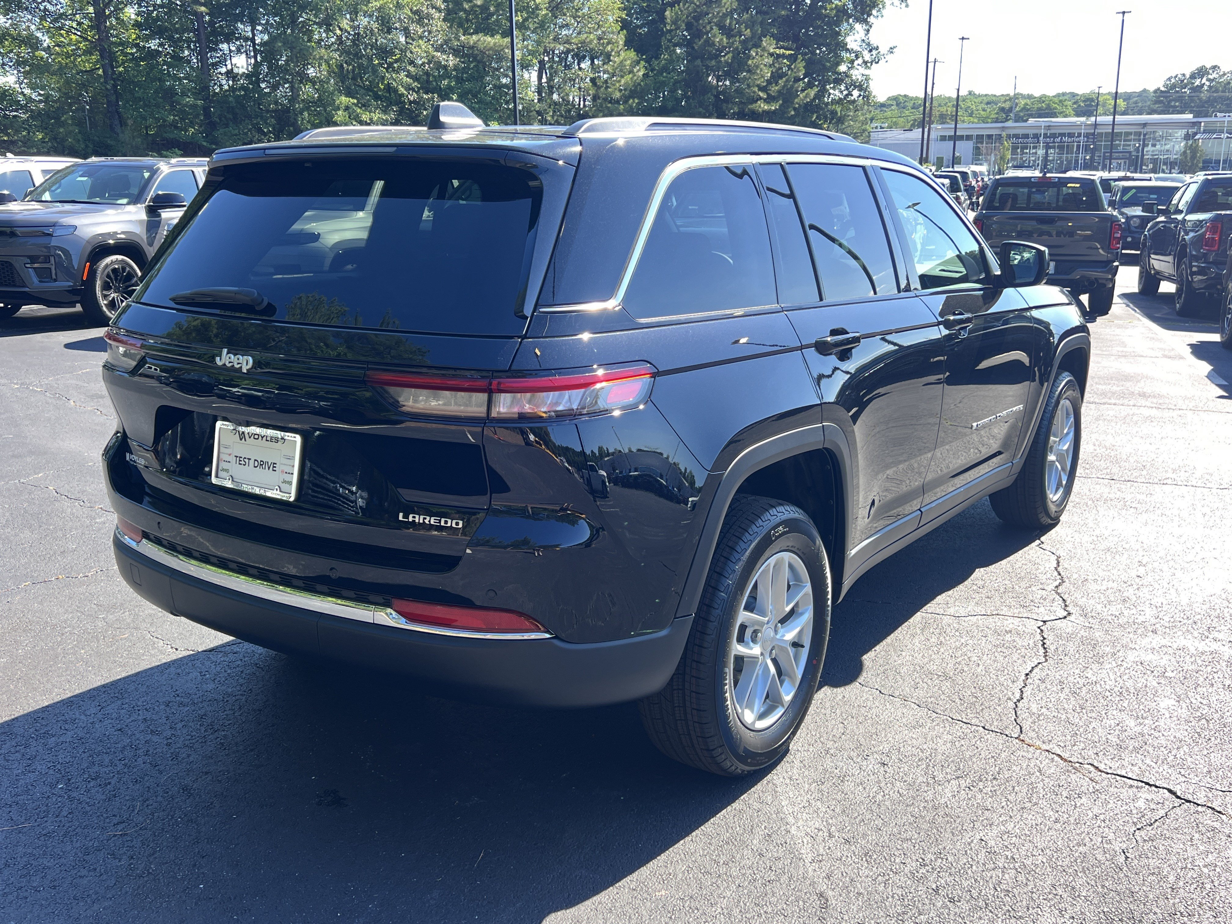 New 2026 Jeep Grand Cherokee Laredo X RWD image 8