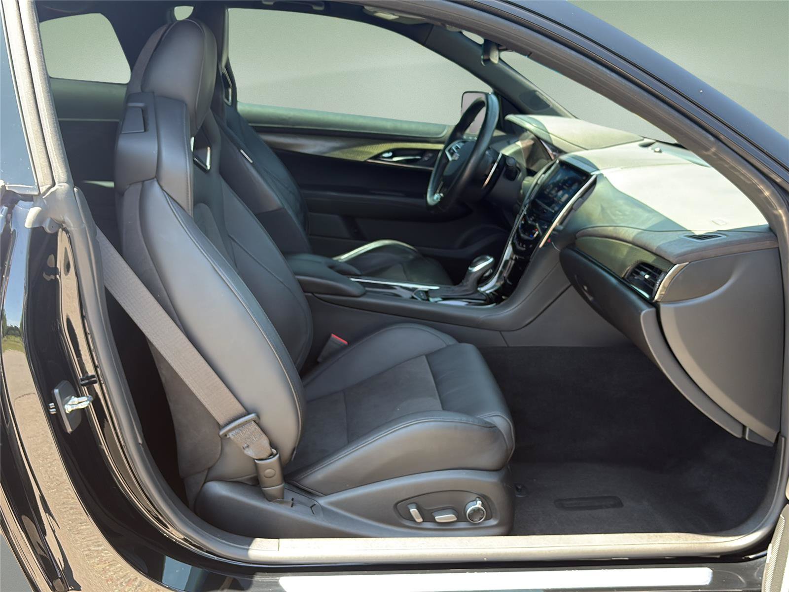 Used 2016 Cadillac ATS V w/ Luxury Package RWD image 13