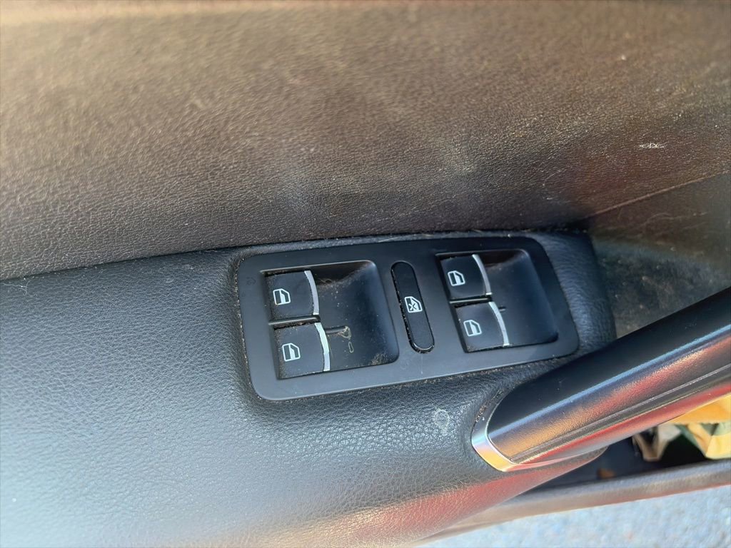 Used 2017 Volkswagen Passat 1.8T S image 19