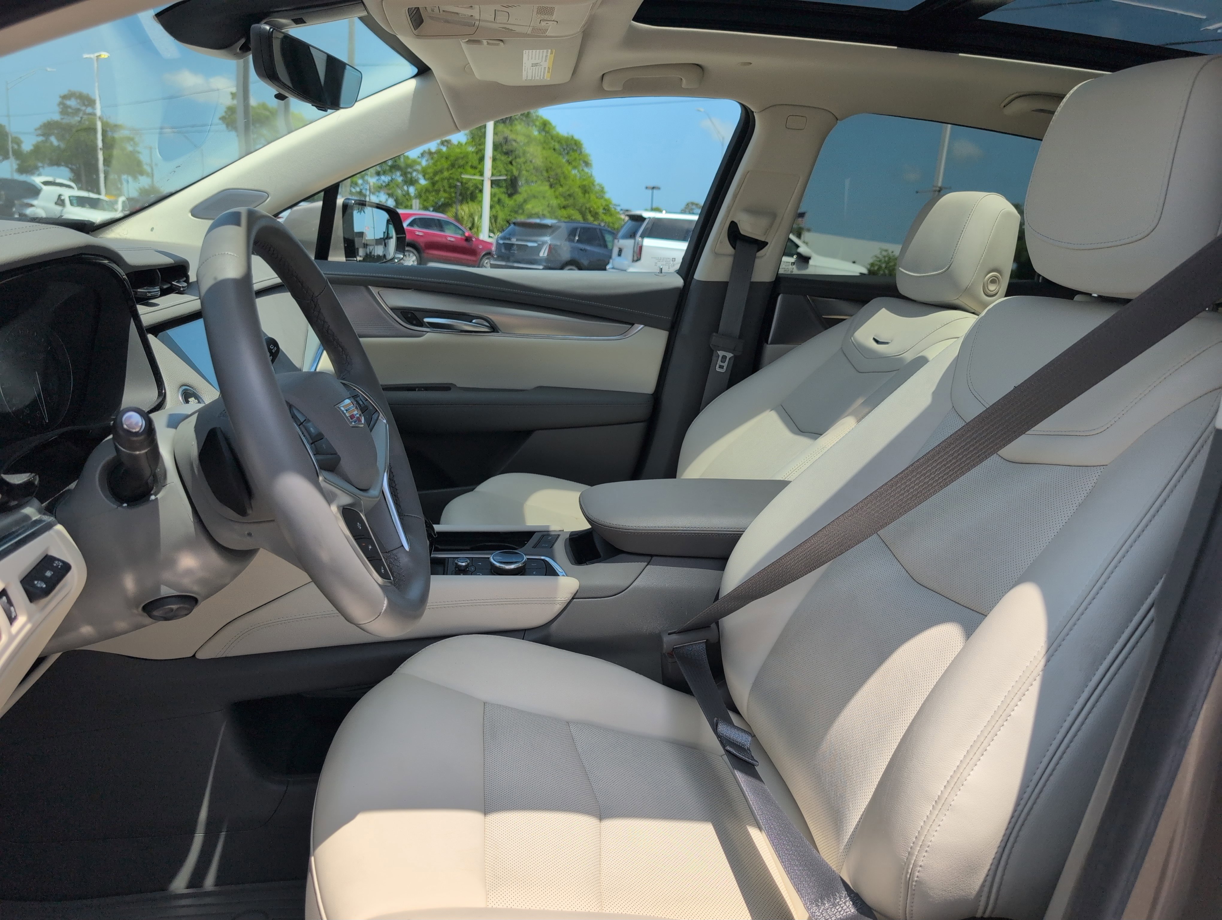 Certified 2023 Cadillac XT5 Premium Luxury w/ Technology Package FWD image 13