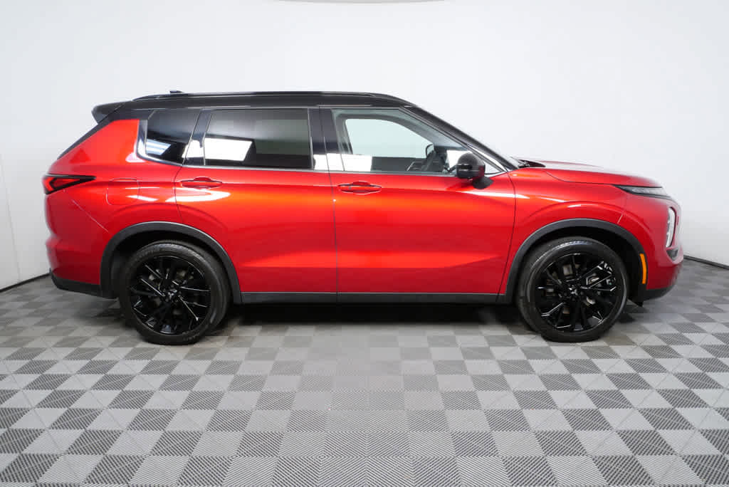 Used 2024 Mitsubishi Outlander SEL Black Edition image 2