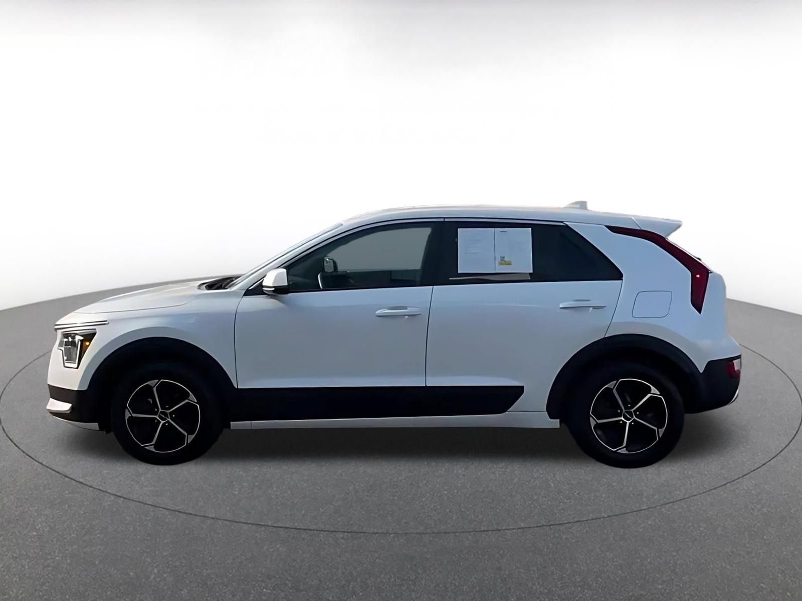 Used 2026 Kia Niro LX FWD image 9