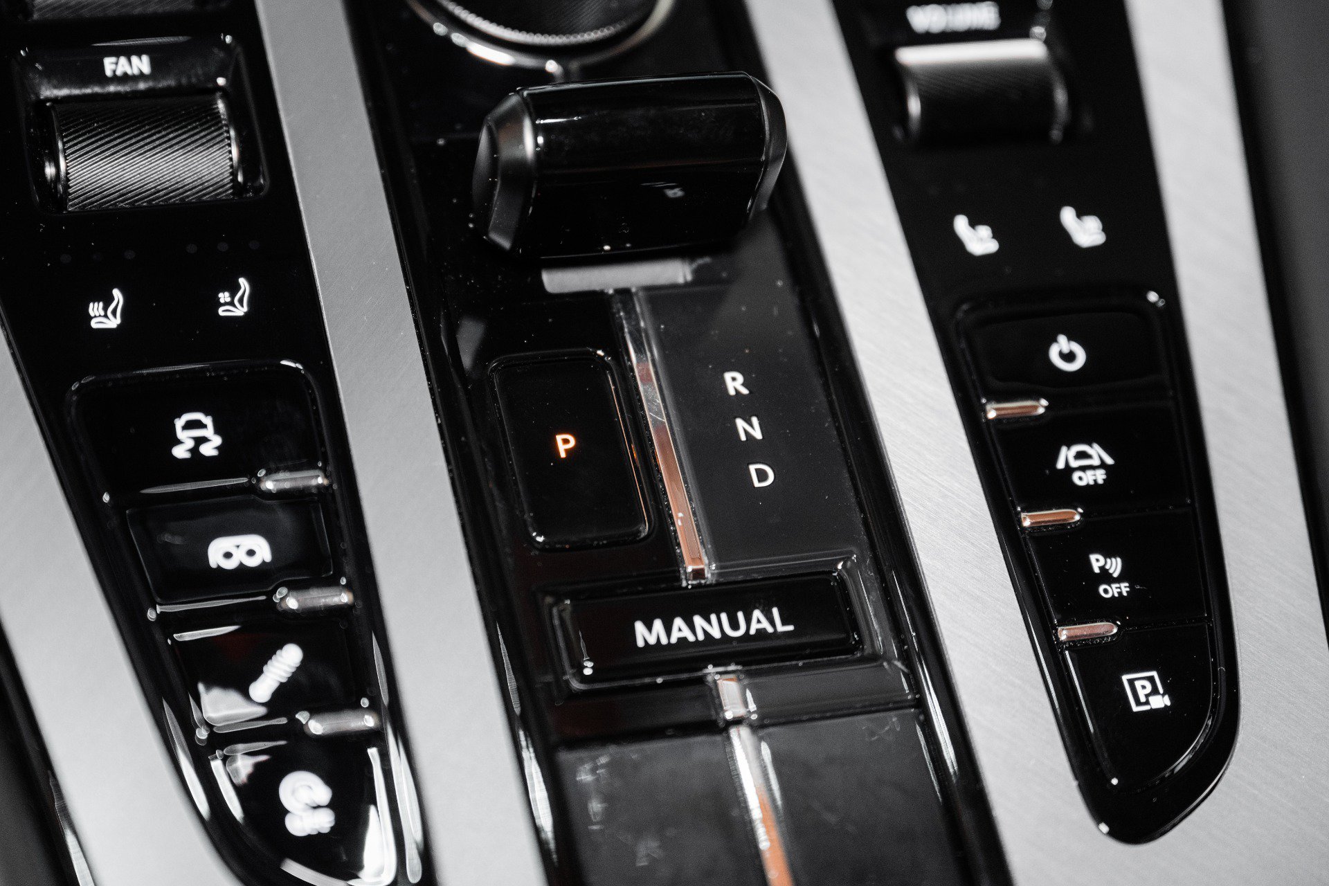 Used 2024 Aston Martin DB12 Coupe RWD image 30