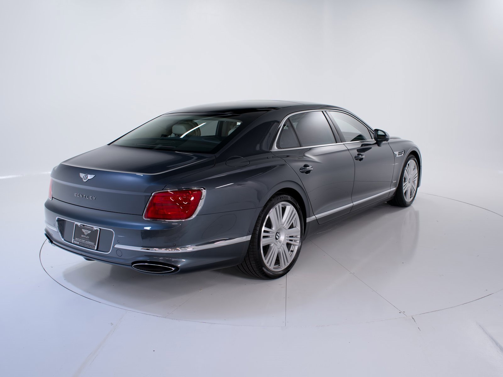 New 2026 Bentley Flying Spur Azure image 5