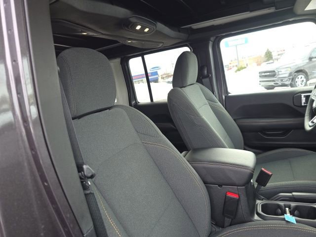 Used 2025 Jeep Wrangler Unlimited Sahara w/ Safety Group image 38