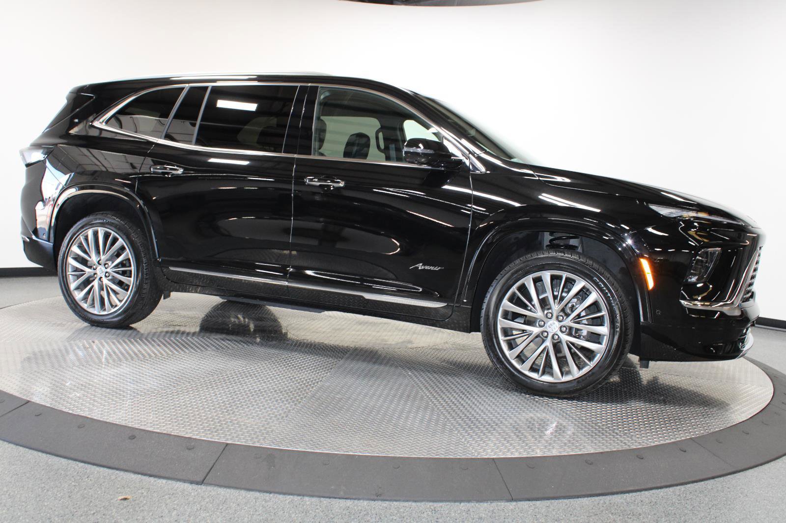 Used 2025 Buick Enclave Avenir w/ Super Cruise Package image 12