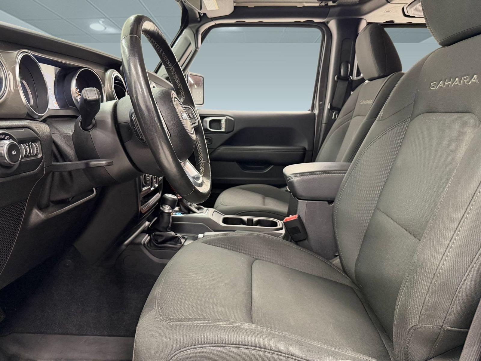 Used 2019 Jeep Wrangler Unlimited Sahara w/ Cold Weather Group AWD/4WD image 4