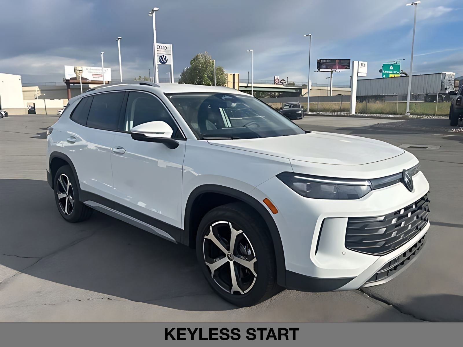 New 2026 Volkswagen Tiguan SE AWD/4WD image 3
